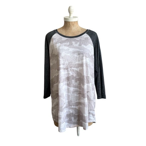 Torrid Classic Fit Raglan FEATHERLIGHT SLUB CAMO GREY Size 1X - Picture 4 of 8